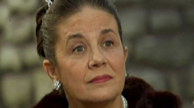 Ünlü oyuncu son yolculuğuna uğurlandı göz yaşları sel oldu - Resim: 1