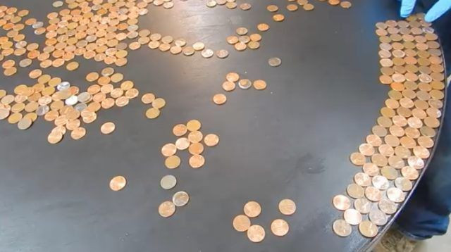 Ahşap masayı bozuk parayla öyle bir hale getirdi ki... Bayılacaksınız - Resim: 1