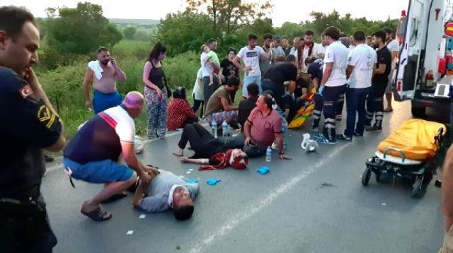 Piknikten dönen işçileri taşıyan midibüs devrildi! 12'si ağır 20 yaralı - Resim: 4