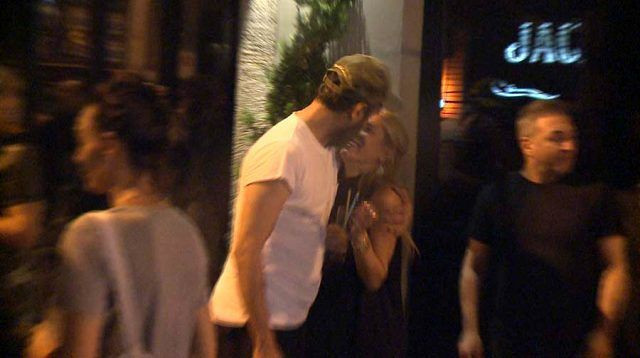 Çukur'un Cumali'si Necip Memili Asmalımescit'te dudak dudağa görüntülendi! - Resim: 3