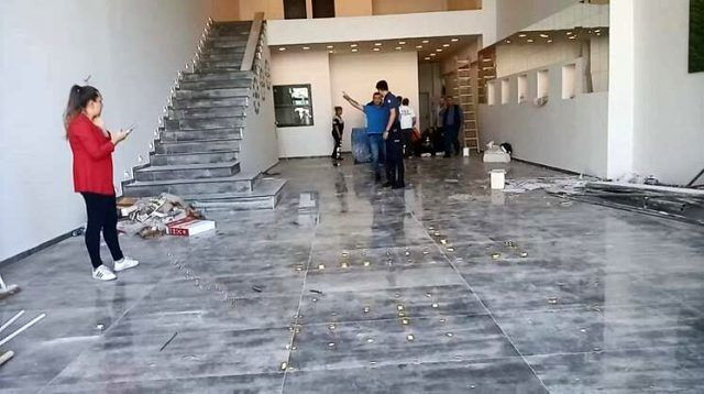 Lüks sitenin girişinde silahlar patladı: 2 yaralı - Resim: 1