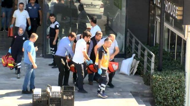 Lüks sitenin girişinde silahlar patladı: 2 yaralı - Resim: 3