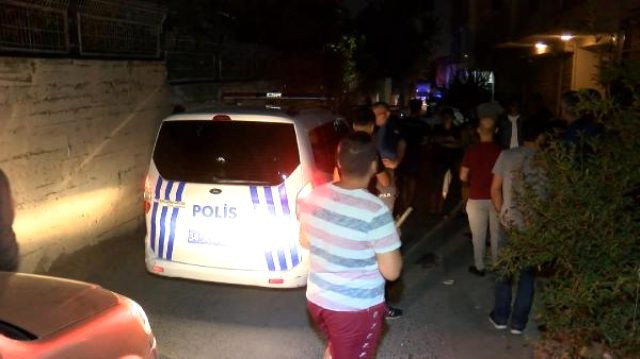 Yer Bağcılar! Polisin iş yerine yaptığı baskında 108 kaçak göçmen yakaladı - Resim: 0