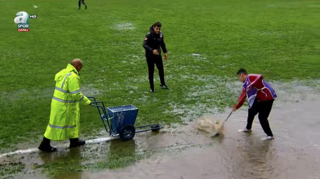 Hekimoğlu Trabzon-Medipol Başakşehir maçında kulübeyi su bastı - Resim: 1