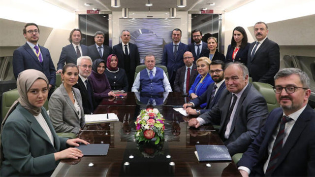 Cumhurbaşkanı Erdoğan Rusya dönüşü uçakta İdlib anlaşmasını açıkladı - Resim: 0