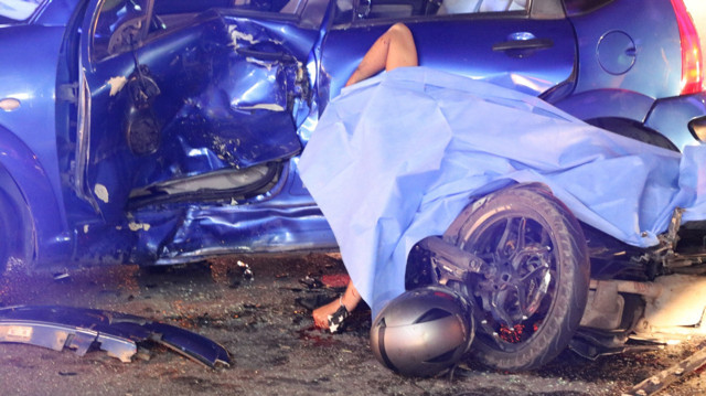 Manisa'da feci kaza sürücü oracıkta can verdi - Resim: 0