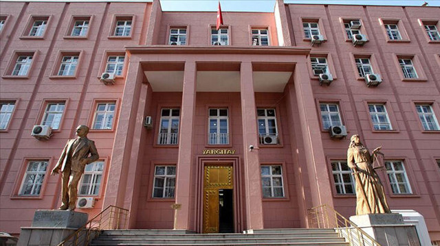 Şok karar! Müdür kadın çalışanın kalçasını elledi Yargıtay babacan tavır dedi - Resim: 0