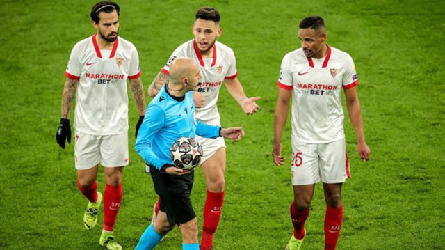 Cüneyt Çakır'dan Şampiyonlar Ligi'nde tarihi karar! - Resim: 1