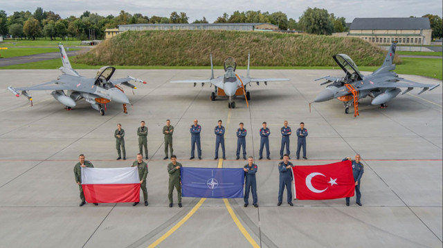 Türk jetleri NATO'nun hava polisliği görevi sonrası yurda döndü - Resim: 0