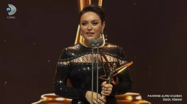 Ezgi Mola Altın Kelebek’e damga vurdu! Milletvekillerine seslendi, yasa çağrısı yaptı! - Resim: 0