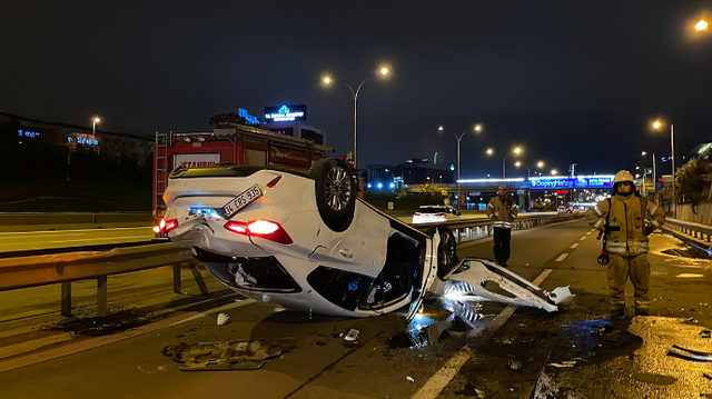 Kadıköy'de feci kaza! Arabanın halini gören dumur oldu - Resim: 1