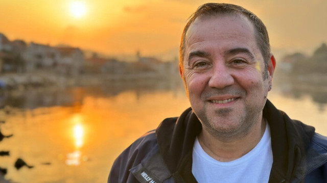 Ata Demirer'in asansör pozu olay oldu! Ayna karşısında "Narsist kız pozu" diyerek böyle tiye aldı! - Resim: 0