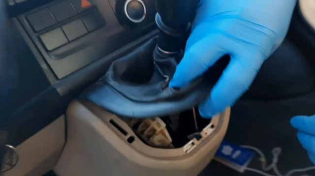 Narkotik köpeği 'Yalman' vites kutusundaki uyuşturucuyu buldu - Resim: 1