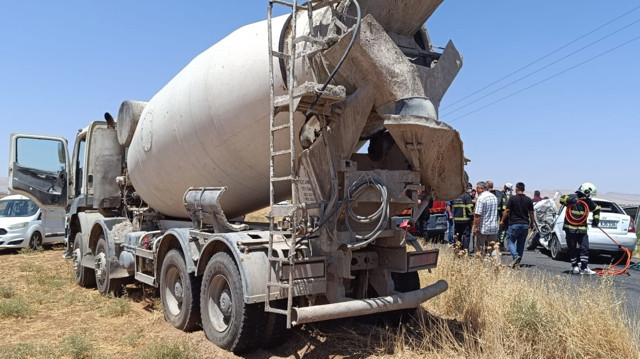 Mardin'de otomobil ile beton mikseri çarpıştı! Feci kazada 2 kişi öldü - Resim: 0