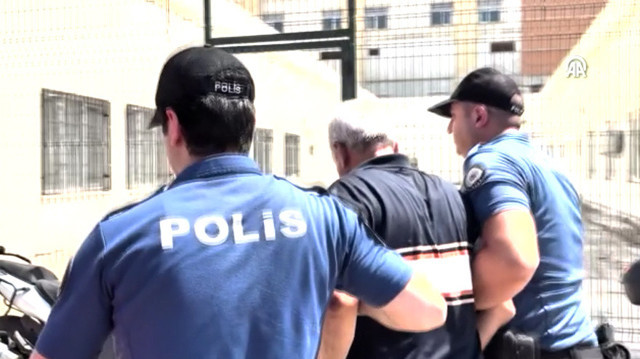 Otobüste kadının gizlice fotoğraflarını çekti! 75 yaşındaki şüpheli bakın kim çıktı - Resim: 0