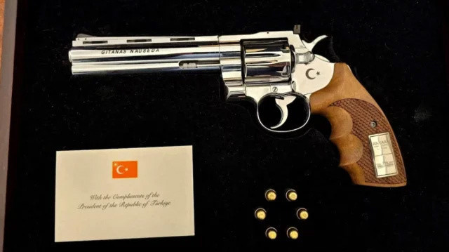 Meloni'den Cumhurbaşkanı Erdoğan'ın hediye ettiği tabancayla ilgili dikkat çeken karar - Resim: 0