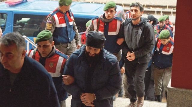 IŞİD Kadısı, polisi görünce telefonu bakın neresine saklamış? - Resim: 3