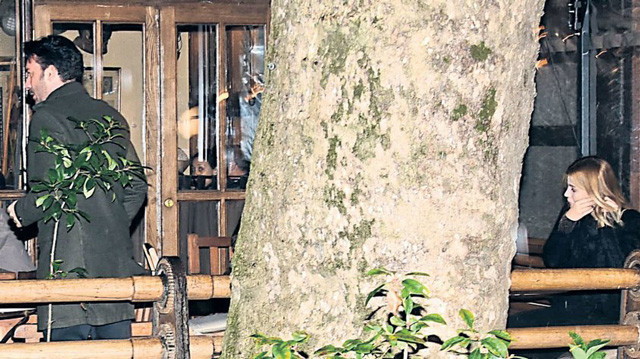 Ünlü oyuncular fena yakalandı 'Lütfen silin fotoğrafları o evli' - Resim: 1