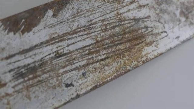 Bıçağın üzerine bulaşık deterjanı döktü bakın neler oldu - Resim: 3