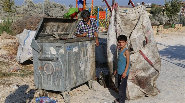 Suriyeli baba-oğul 'protez göz' için çöp topluyor  - Resim: 4
