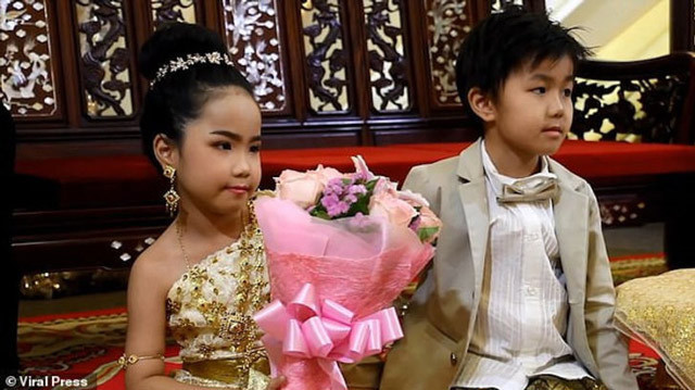 Böyle sapkınlık yok! 6 yaşındaki ikiz kardeşleri evlendirdiler - Resim: 4