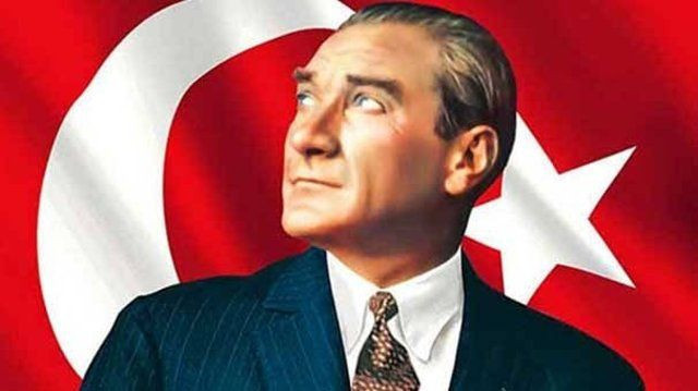 Ünlülerin 29 Ekim Cumhuriyet Bayramı paylaşımları! Cem Yılmaz'dan oğlu Kemal'li kutlama - Resim: 3