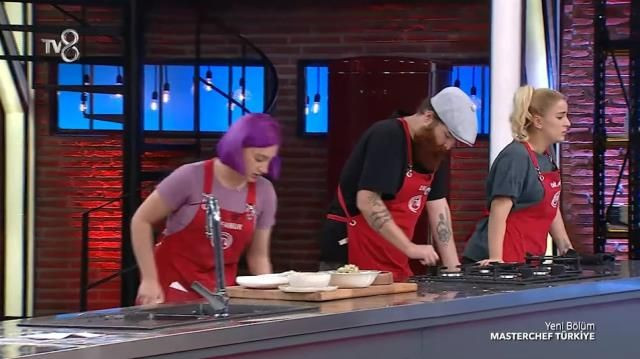 TV8 MasterChef Türkiye'de Safanur ve Dilara birbirine girdi: Elini süremezsin, delirtme beni - Resim: 2
