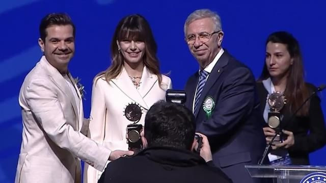 Beren Saat iklim elçisi seçildi gündeme ilişkin mesajları olay 'Öğrenciler derslere aç giriyor' - Resim: 2