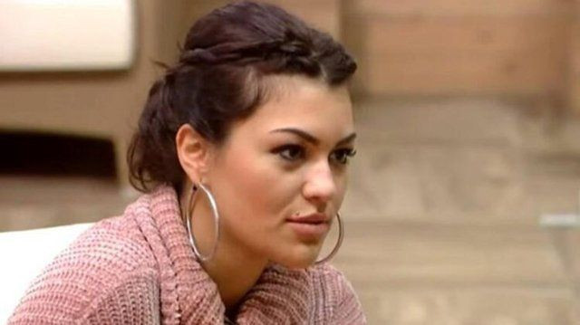 Kısmetse Olur Cansel Çördük sahneye atladı kadın şarkıcının kafasında bardak kırdı! - Resim: 2