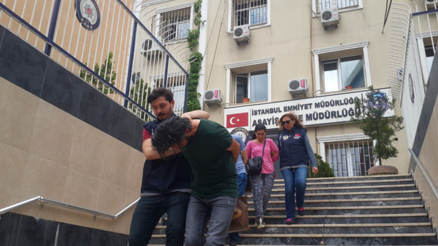 Fatih'te 4 buçuk kilo altın çalan zanlılar bakın nasıl kıskıvrak yakalandı - Resim: 0