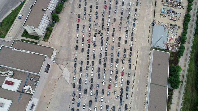 Yıllık izinlerini geçirmek için geliyorlar! Kapıkule' de yine kuyruk oluştu - Resim: 4