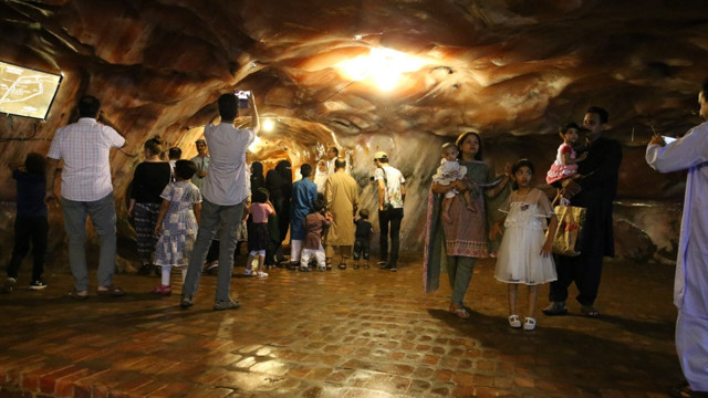 Pakistan'ın pembe tuz tünelleri yıllık 300 bini aşkın turisti ağırlıyor! - Resim: 0