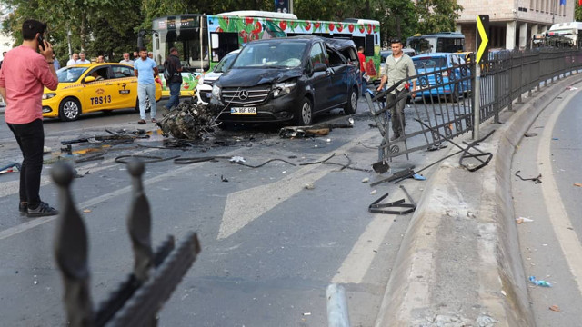 Beşiktaş'ta trafik kazası! Bariyerleri aşıp karşı şerde geçti - Resim: 1