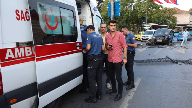 Beşiktaş'ta trafik kazası! Bariyerleri aşıp karşı şerde geçti - Resim: 2