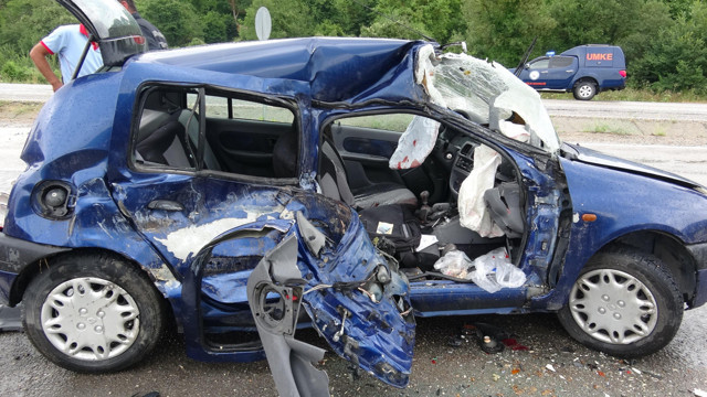 Karabük'te yaralılara yardım için duran minibüsüne otomobil çarptı: 1 ölü, 7 yaralı - Resim: 0