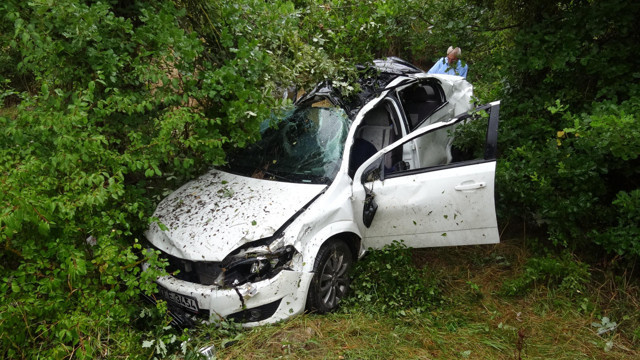 Karabük'te yaralılara yardım için duran minibüsüne otomobil çarptı: 1 ölü, 7 yaralı - Resim: 2