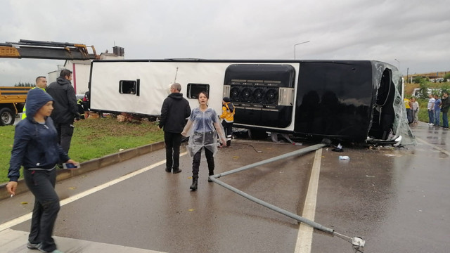 Çanakkale'de yolcu otobüsü devrildi! Ölü ve çok sayıda yaralı var - Resim: 0