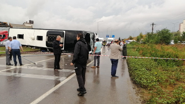 Çanakkale'de yolcu otobüsü devrildi! Ölü ve çok sayıda yaralı var - Resim: 1