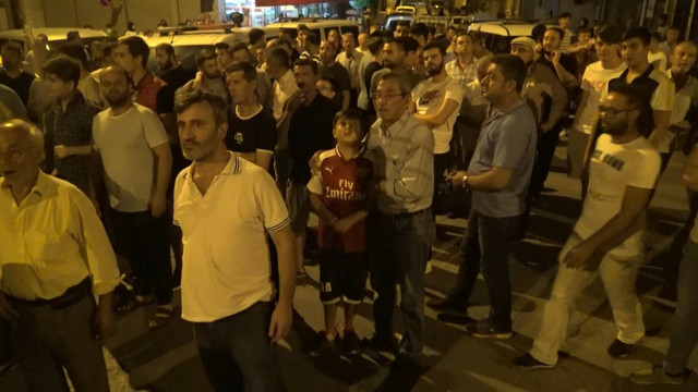 Bursa'da olaylı gece! Milletvekili ve emniyet müdürü zor sakinleştirdi - Resim: 0