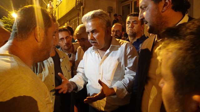 Bursa'da olaylı gece! Milletvekili ve emniyet müdürü zor sakinleştirdi - Resim: 1