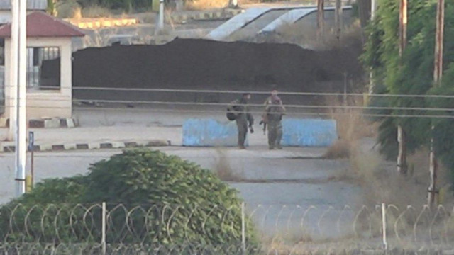 YPG’liler sıfır noktasında görüntülendi! Ellerinde kanaslarla cirit atıyorlar - Resim: 1