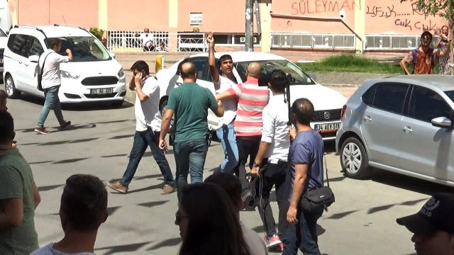 Diyarbakır'da gerginlik! HDP ve Vatan Partililer birbirine girdi - Resim: 1