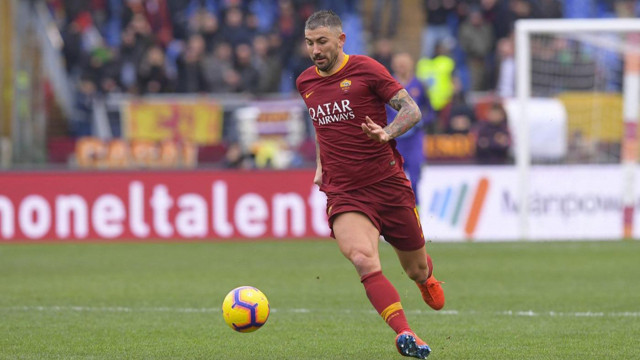 Fenerbahçe ısrarla istemişti! Kolarov imzayı attı - Resim: 0