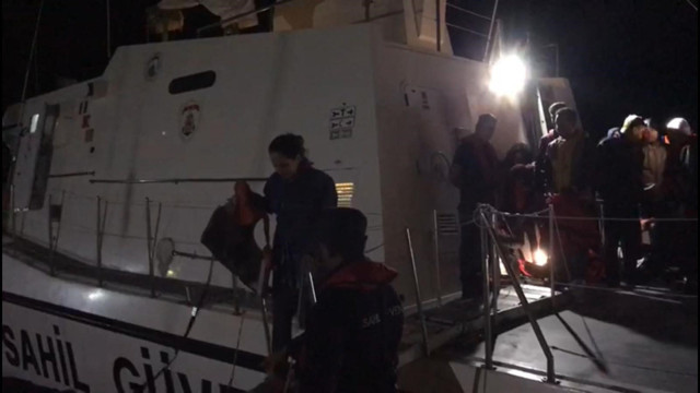 Edirne'de Yunanistan'a geçmeye çalışan 70 kaçak göçmen yakalandı - Resim: 1