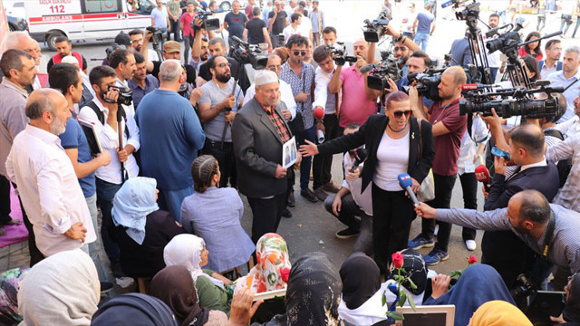 Diyarbakır annelerinin oturma eylemine İran'dan 5 aile katıldı - Resim: 1