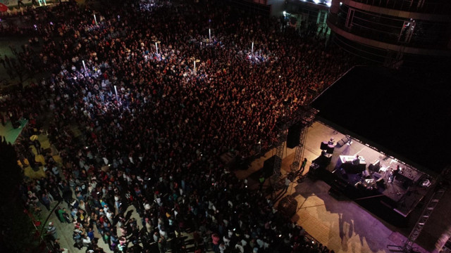 Biga'da Sinan Akçıl ve Mustafa Yıldızdoğan’la 'kurtuluş günü'' coşkusu - Resim: 0