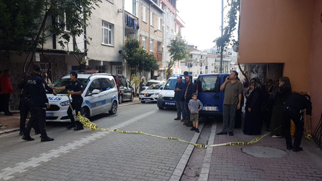 Esenyurt'ta hırsız altın bileziklerini aldığı yaşlı kadının boğazını kesti - Resim: 1