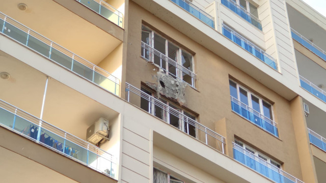 Suriye'den atılan roket Nusaybin'de binaya isabet etti - Resim: 0