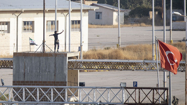 Barış Pınarı Harekatı'nda 5. gün Tel Abyad teröristlerden kurtarıldı - Resim: 2