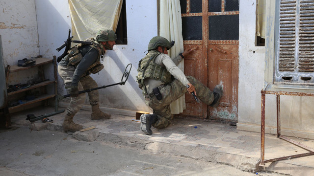 Mehmetçik adım adım terörü temizliyor - Resim: 1